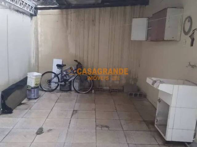 Casa para Venda em São José dos Campos - 3