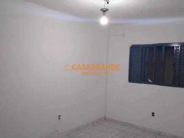 Casa para Venda em São José dos Campos - 4