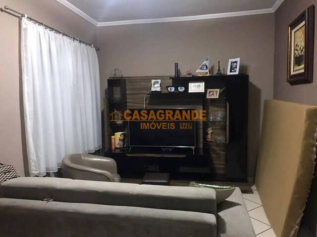 Casa para Venda em São José dos Campos - 3