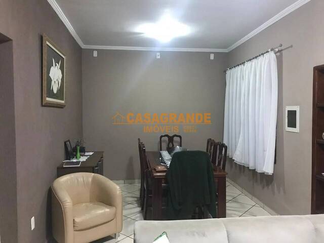 Casa para Venda em São José dos Campos - 5