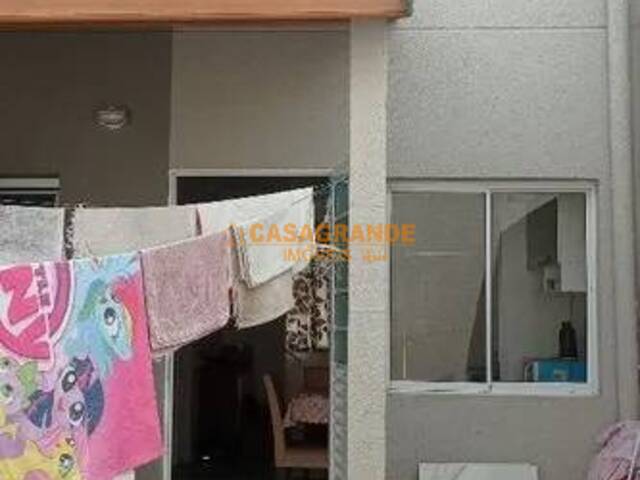 Casa para Venda em São José dos Campos - 5