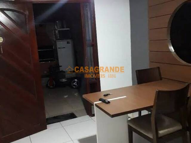 Casa para Venda em São José dos Campos - 2