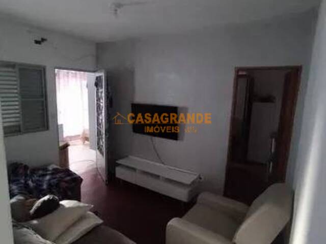 Casa para Venda em São José dos Campos - 2