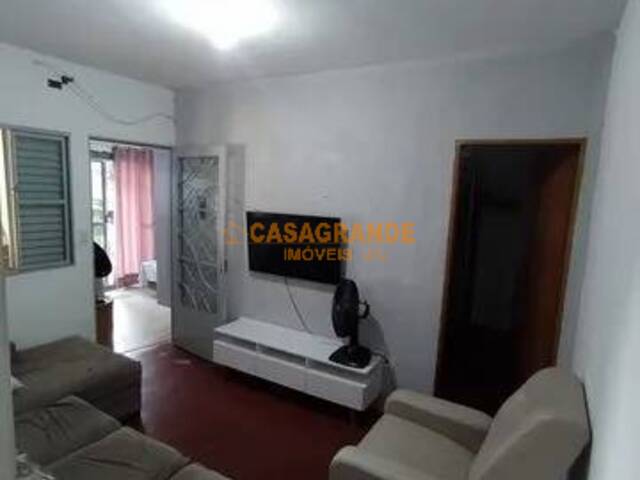 Casa para Venda em São José dos Campos - 3