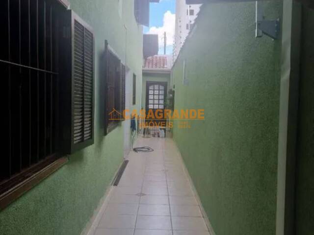 Casa para Venda em São José dos Campos - 4