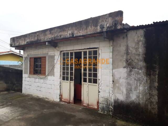 Casa para Venda em São José dos Campos - 3