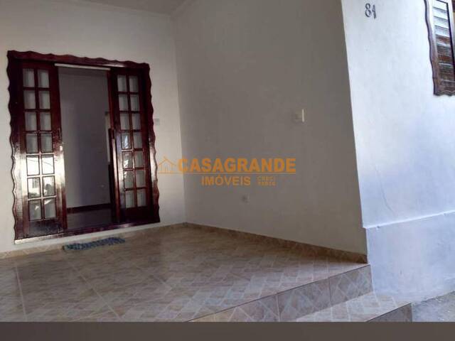 Casa para Venda em São José dos Campos - 3