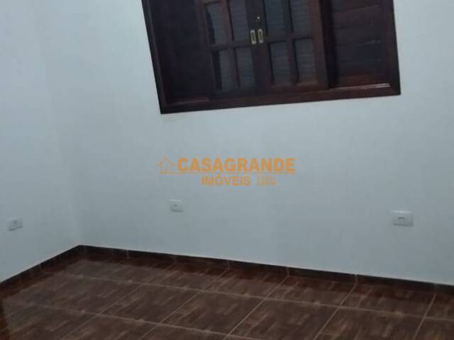 Casa para Venda em São José dos Campos - 4