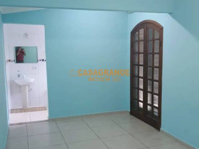 Casa para Venda em São José dos Campos - 3