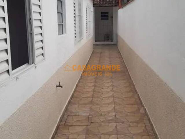 Casa para Venda em São José dos Campos - 4