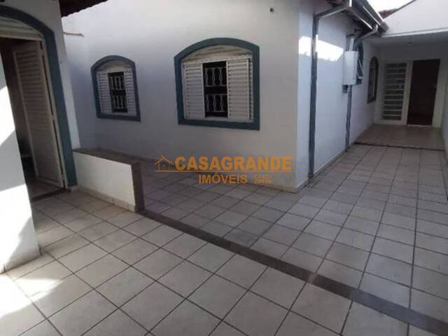 Casa para Venda em São José dos Campos - 2