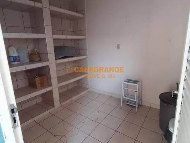 Casa para Venda em São José dos Campos - 3