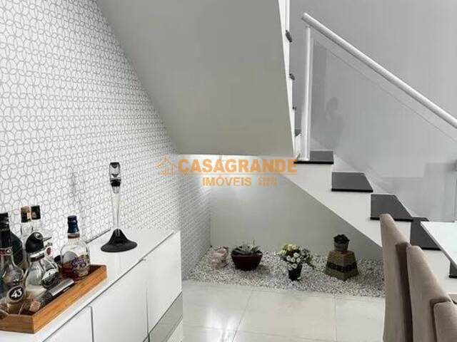 Casa para Venda em São José dos Campos - 4