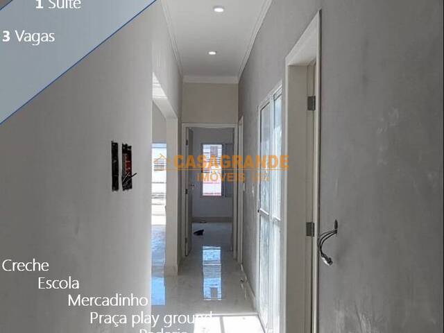 Casa para Venda em São José dos Campos - 3