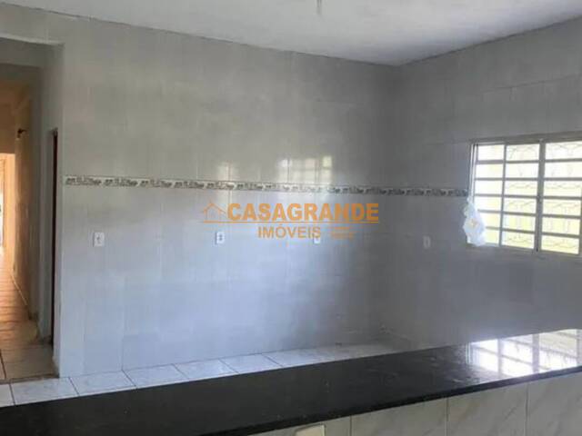 Casa para Venda em São José dos Campos - 2