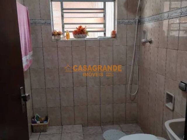 Casa para Venda em São José dos Campos - 4