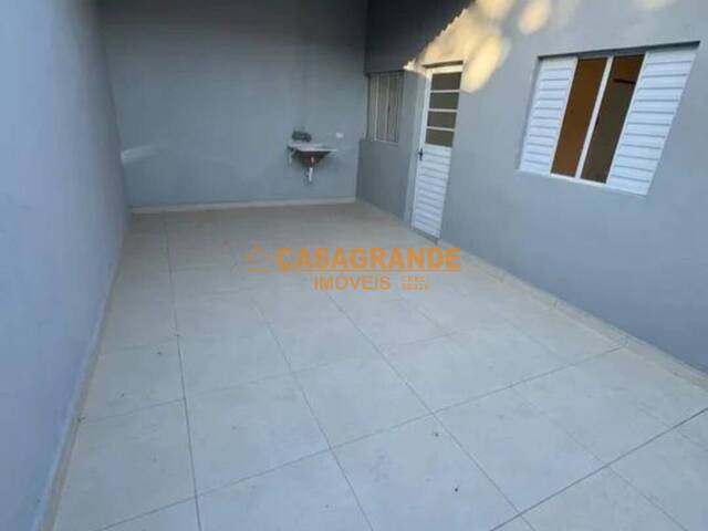 Casa para Venda em São José dos Campos - 3