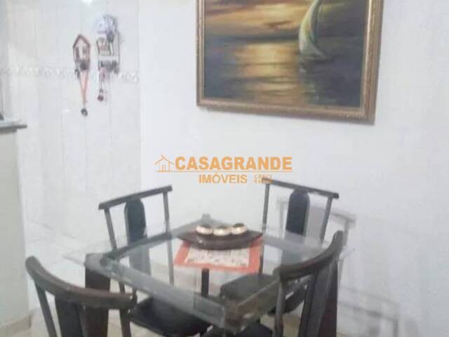 Casa para Venda em São José dos Campos - 3