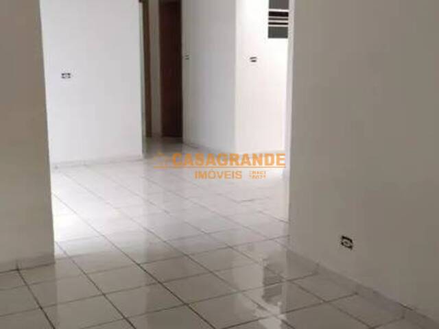 Casa para Venda em São José dos Campos - 2