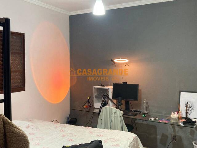 Casa para Venda em São José dos Campos - 3