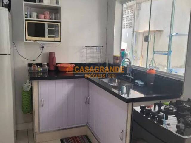 Casa para Venda em São José dos Campos - 4