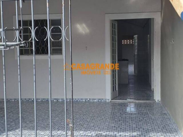 Casa para Venda em São José dos Campos - 3