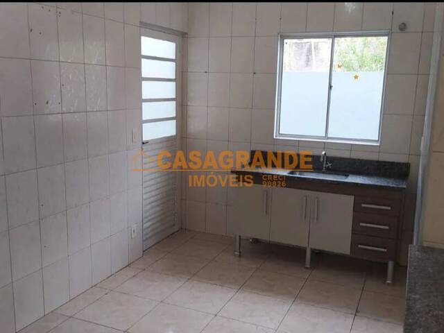 Casa para Venda em São José dos Campos - 4