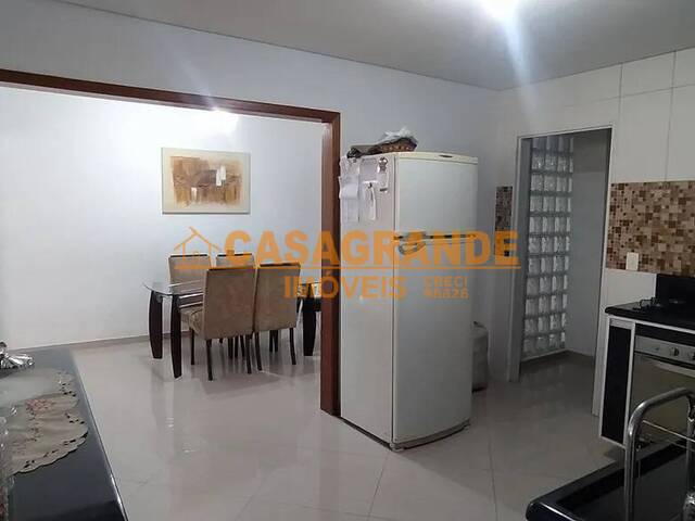 Casa para Venda em São José dos Campos - 4