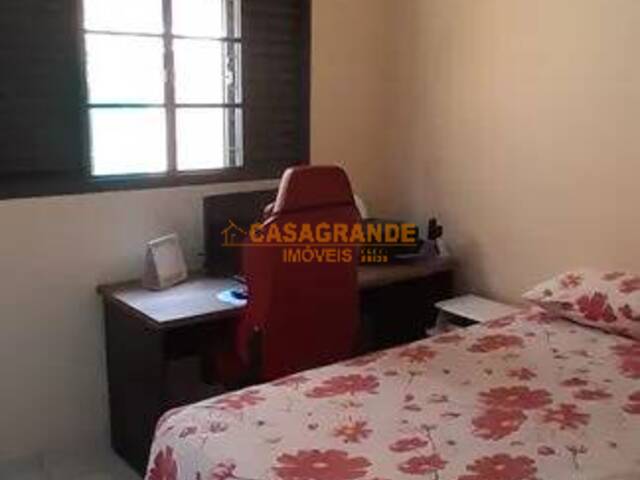 Casa para Venda em São José dos Campos - 4