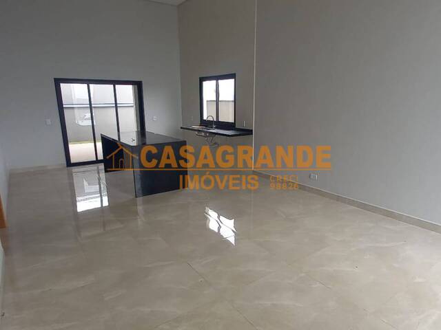 Casa para Venda em São José dos Campos - 3