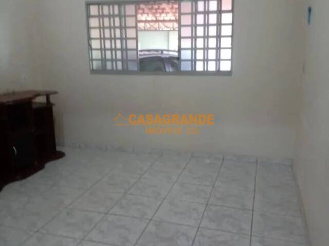 Casa para Venda em São José dos Campos - 4