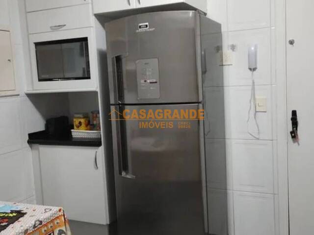 Apartamento para Venda em São José dos Campos - 3